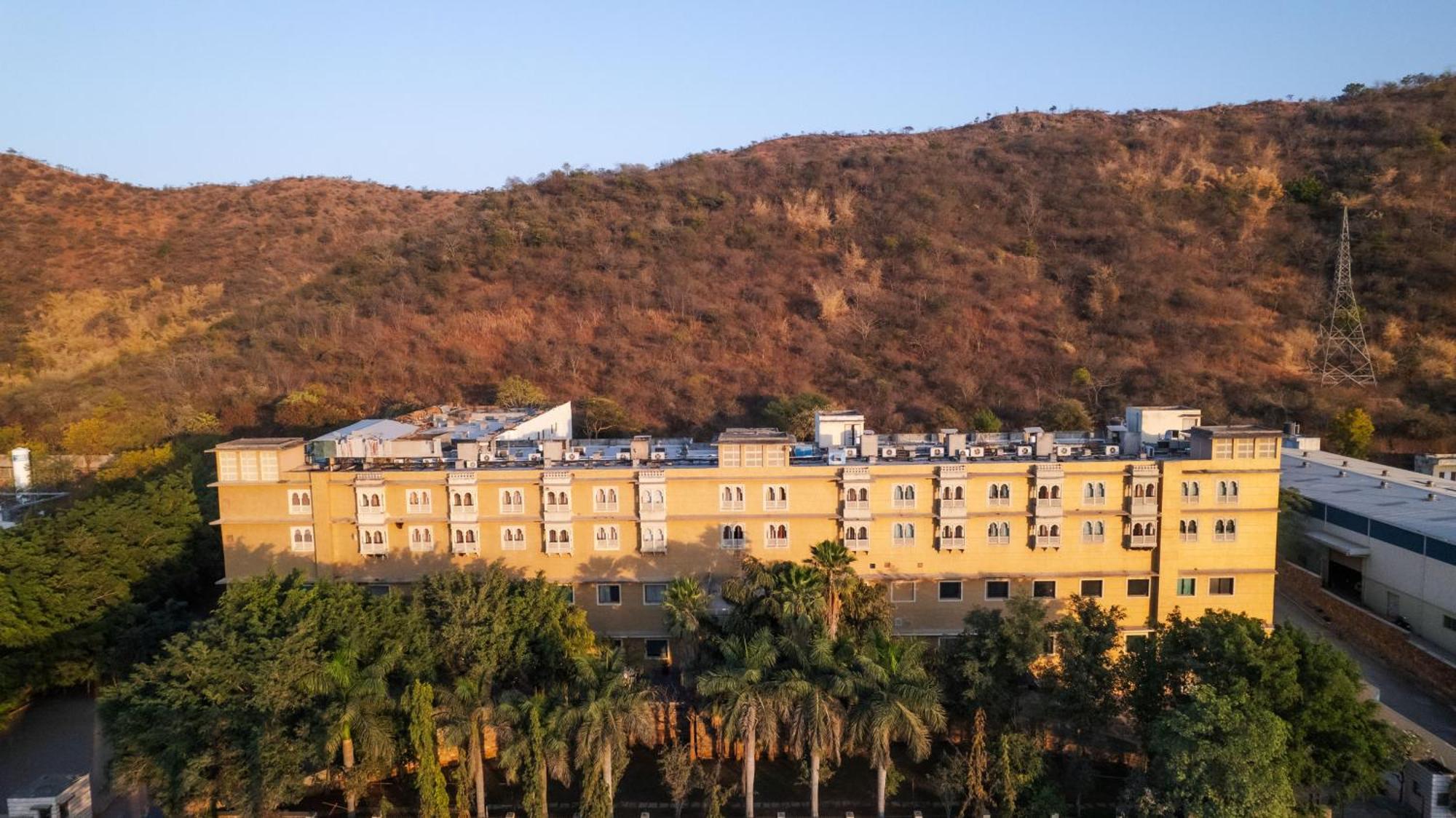 The Sky Imperial, Udaipur Hotel Exterior photo